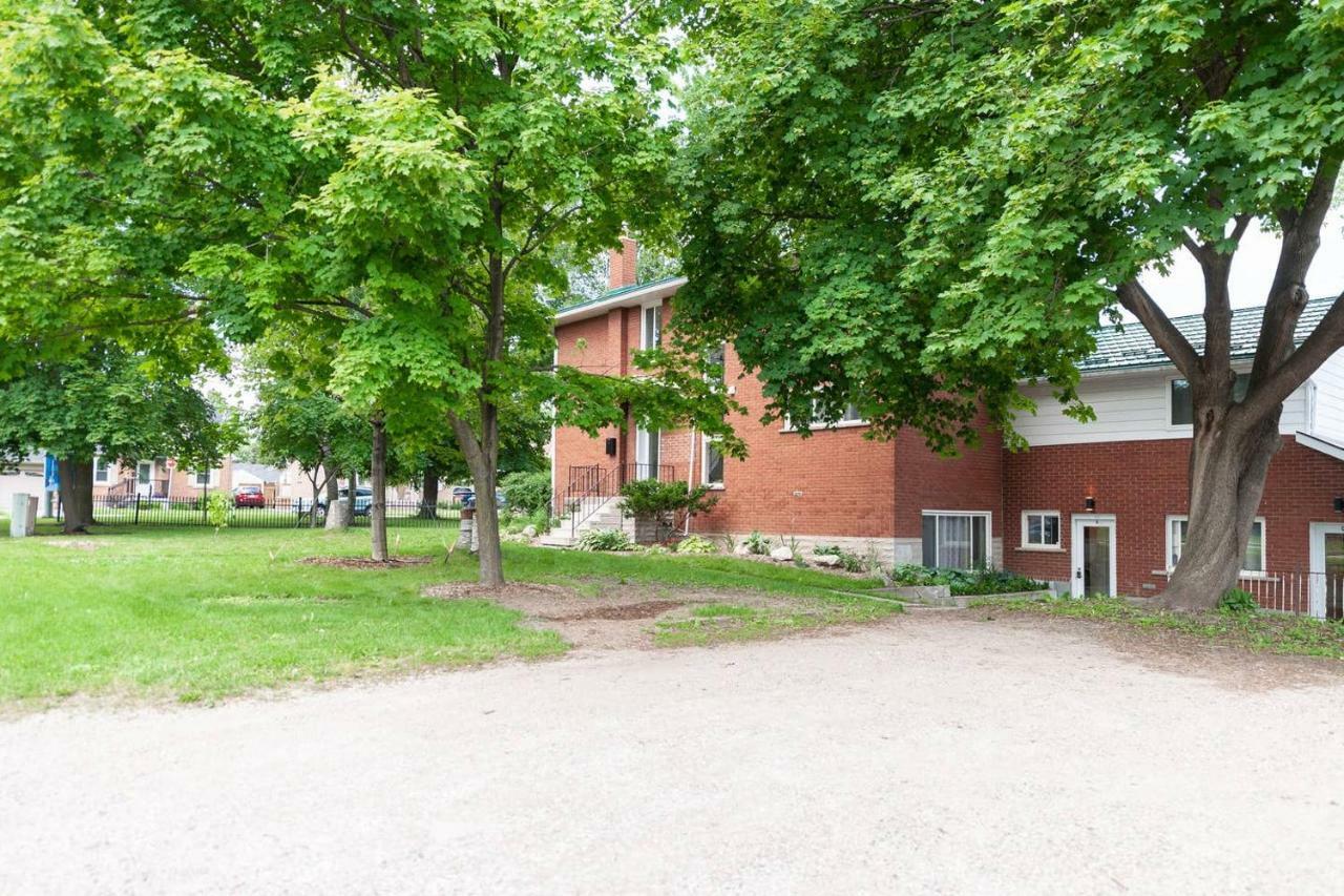 Entire 2 Bedroom Apartment Uptown Waterloo - E1 Exterior photo